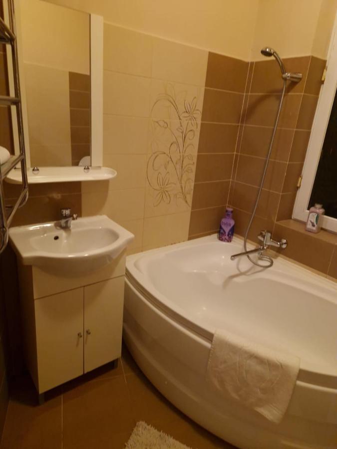 Appartamento M&A Mario Ultra Central Apartament Braşov Esterno foto